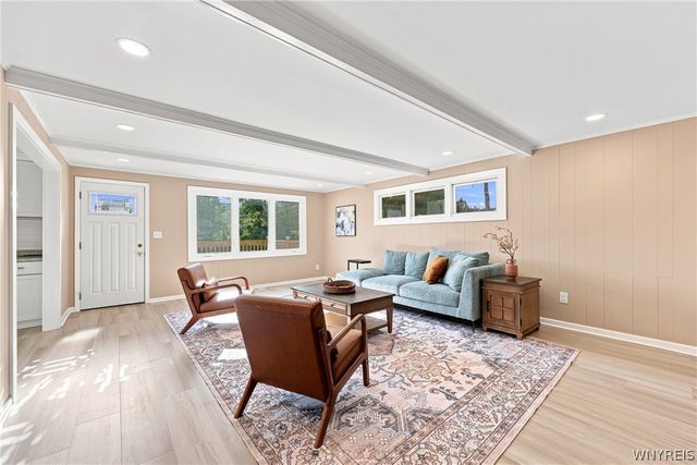73 Susan Lane, Buffalo, NY 14220