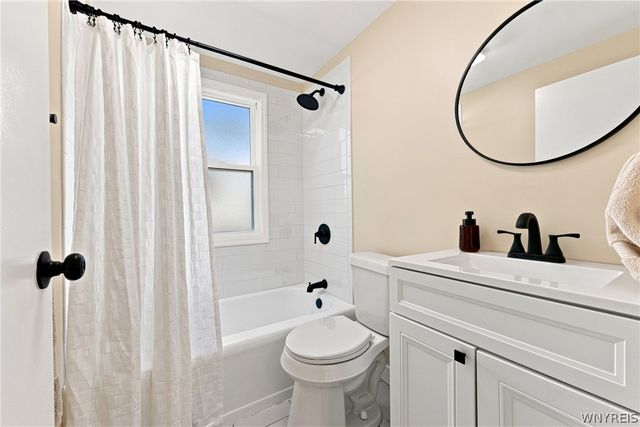 73 Susan Lane, Buffalo, NY 14220