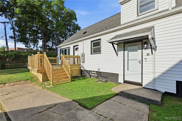 73 Susan Lane, Buffalo, NY 14220
