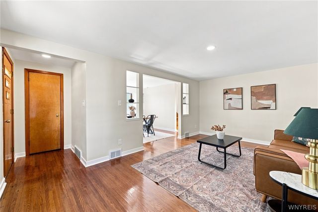 73 Susan Lane, Buffalo, NY 14220