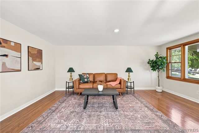 73 Susan Lane, Buffalo, NY 14220