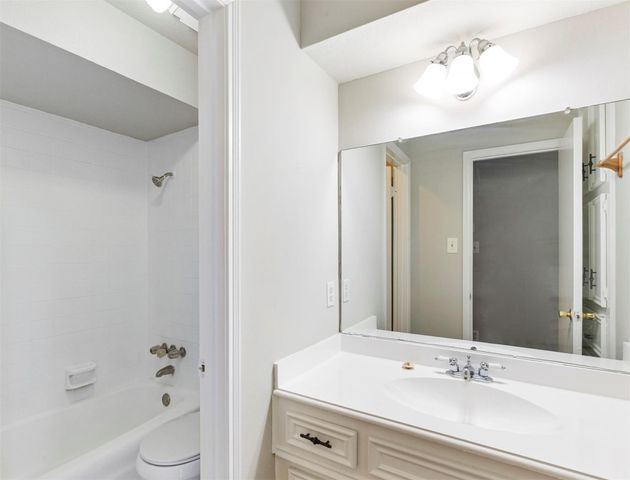 2402 Hilton Head Drive, Missouri City, TX 77459