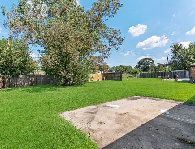 2402 Hilton Head Drive, Missouri City, TX 77459