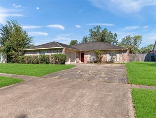 2402 Hilton Head Drive, Missouri City, TX 77459
