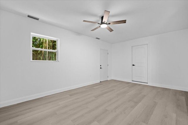 905 SE 10th Street, Stuart, FL 34994