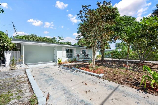 905 SE 10th Street, Stuart, FL 34994