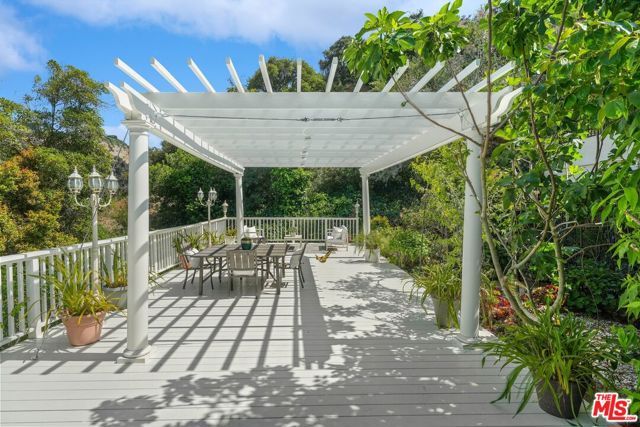 9580 Shirley Lane, Beverly Hills, CA 90210