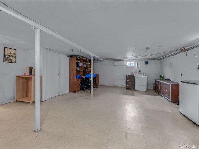 82-04 141st Street, Briarwood, NY 11435