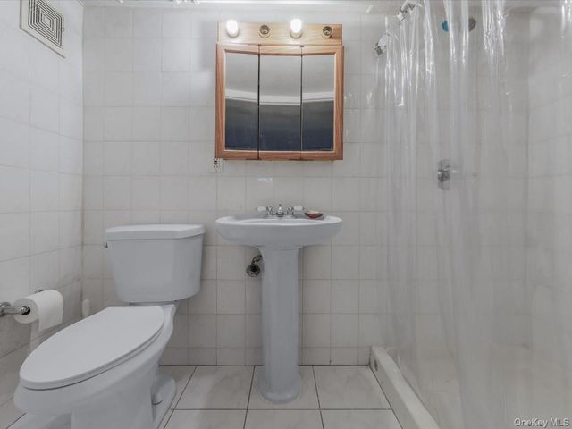 82-04 141st Street, Briarwood, NY 11435