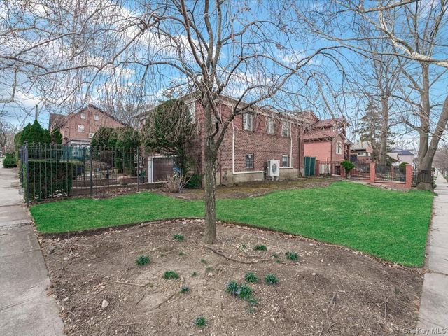 82-04 141st Street, Briarwood, NY 11435