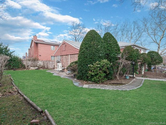 82-04 141st Street, Briarwood, NY 11435