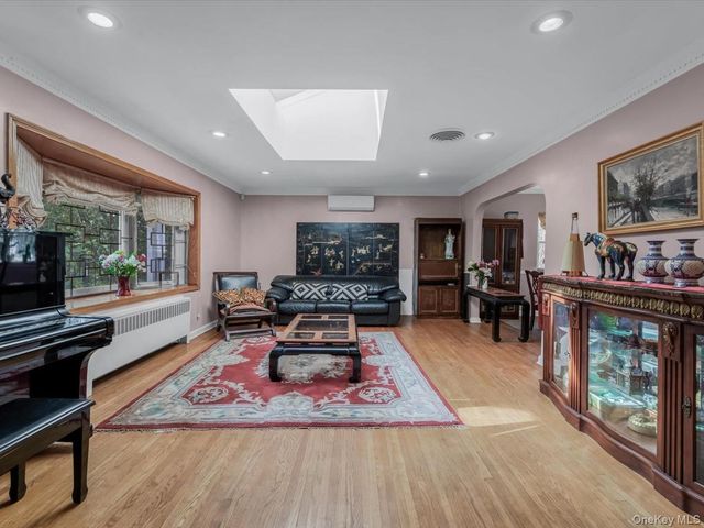 82-04 141st Street, Briarwood, NY 11435