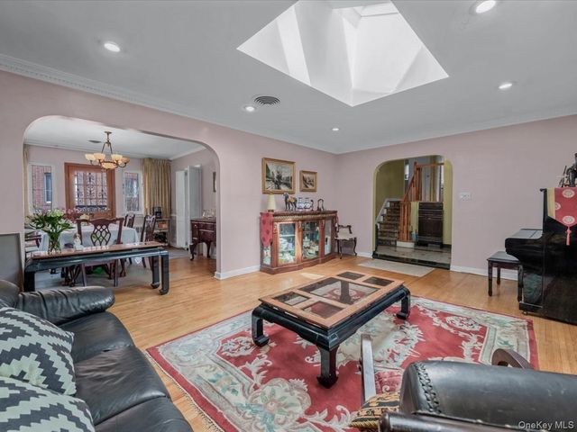 82-04 141st Street, Briarwood, NY 11435