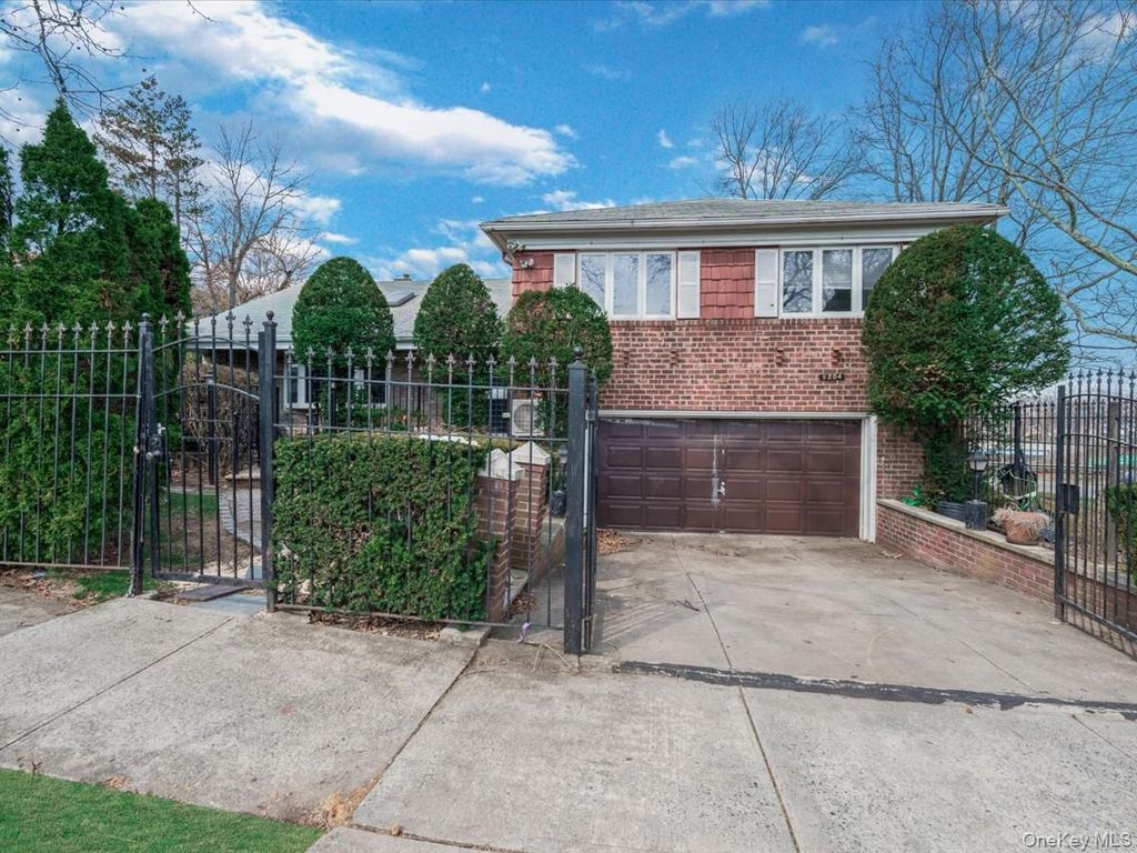 82-04 141st Street, Briarwood, NY 11435