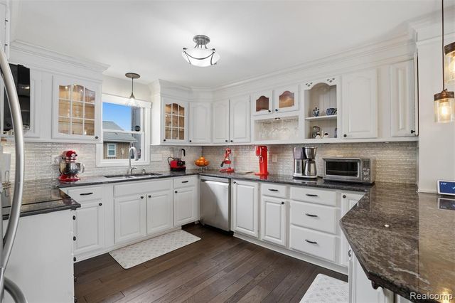 2299 Kingston Street, White Lake, MI 48386