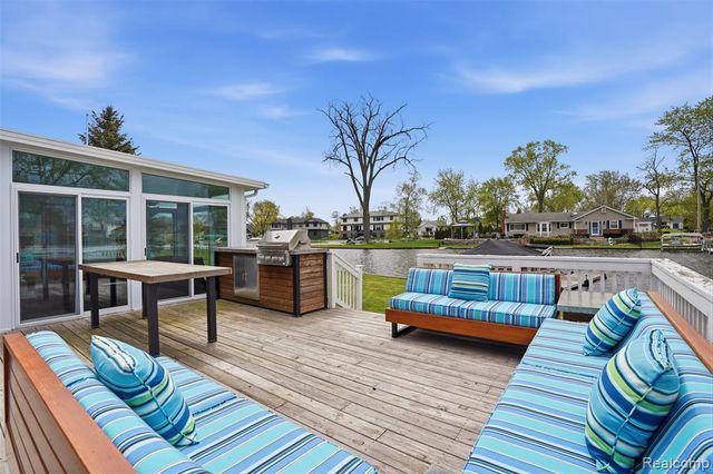 2299 Kingston Street, White Lake, MI 48386