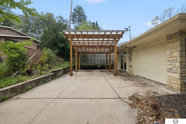 1801 Kings Highway, Lincoln, NE 68502