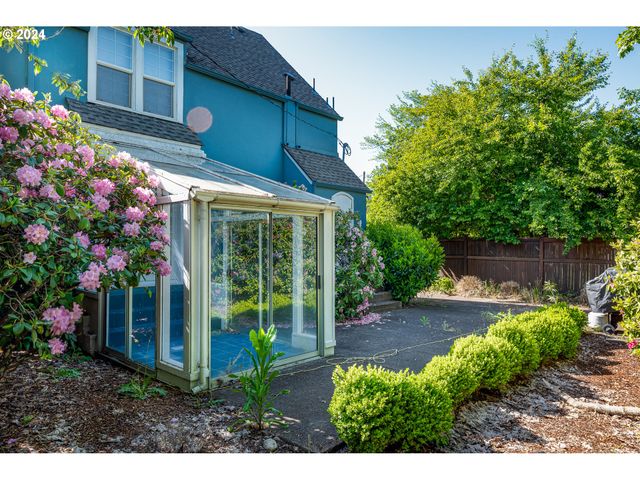 2223 ALDER St, Eugene, OR 97405