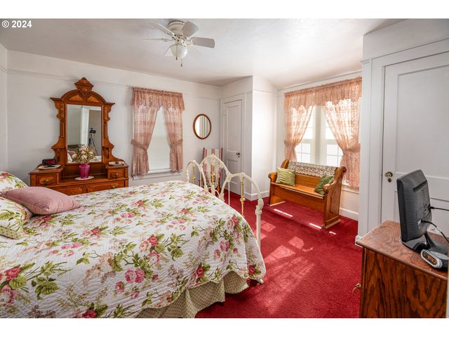 2223 ALDER St, Eugene, OR 97405