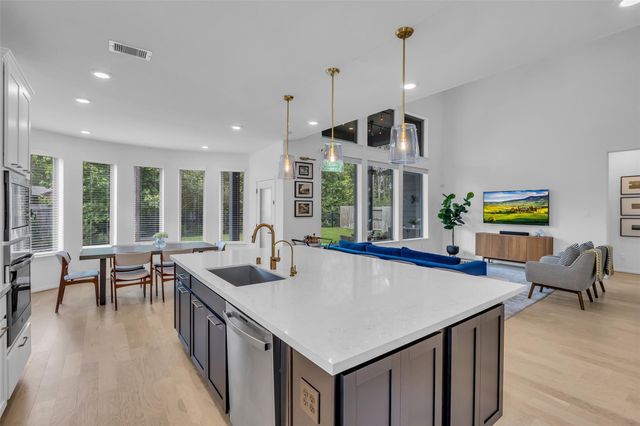 2915 Oakcrest Meadow Court, Conroe, TX 77386