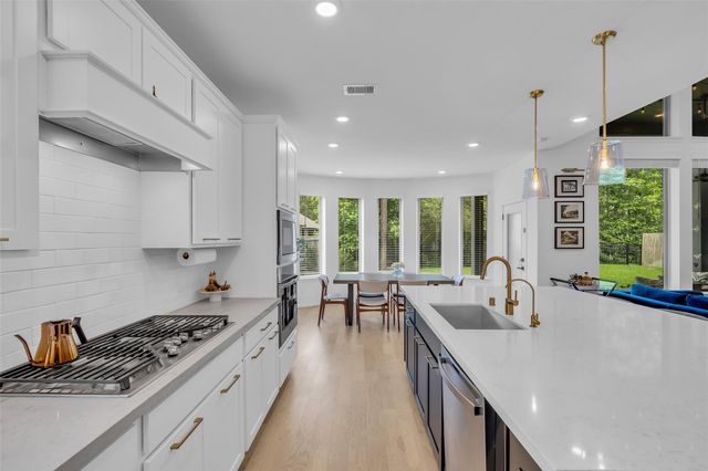 2915 Oakcrest Meadow Court, Conroe, TX 77386