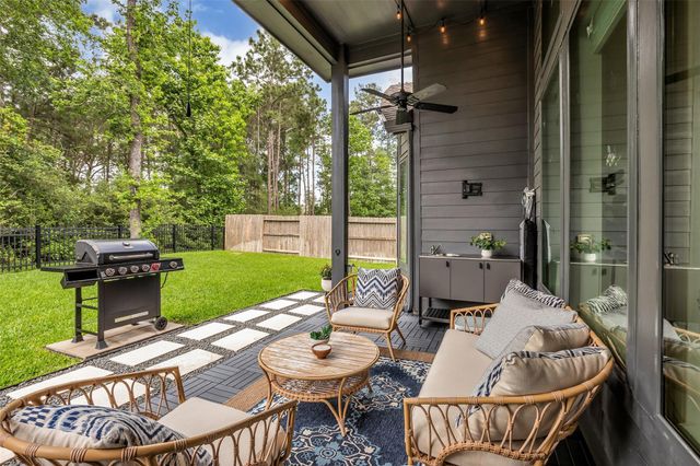 2915 Oakcrest Meadow Court, Conroe, TX 77386