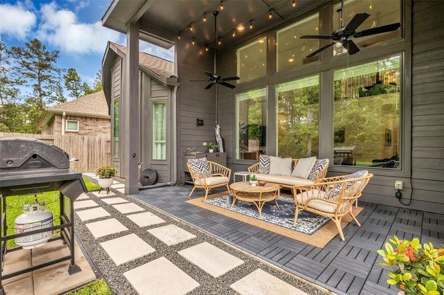 2915 Oakcrest Meadow Court, Conroe, TX 77386