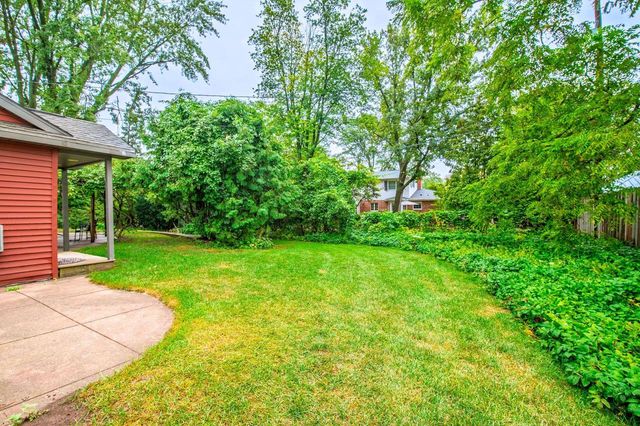 416 ARROWHEAD DRIVE, Green Bay, WI 54301