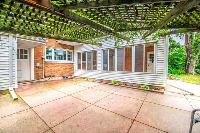 416 ARROWHEAD DRIVE, Green Bay, WI 54301