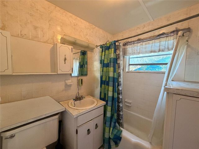 1204 GUNSTON STREET, Leesburg, FL 34748