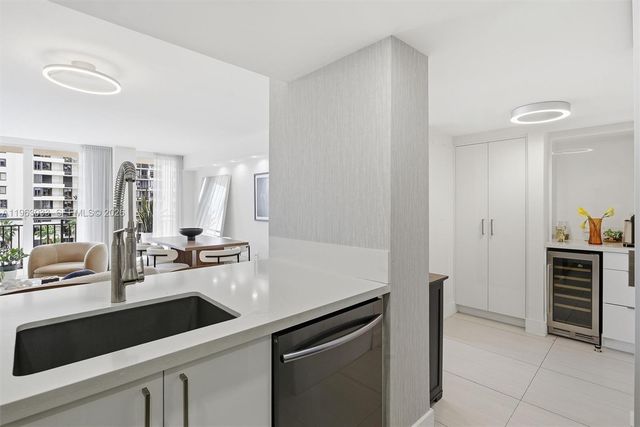 540 Brickell Key Dr 823, Miami, FL 33131