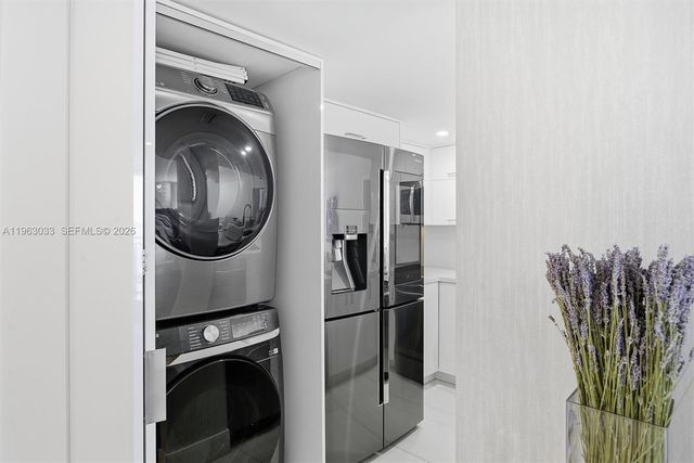 540 Brickell Key Dr 823, Miami, FL 33131