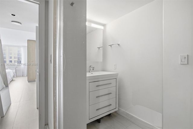 540 Brickell Key Dr 823, Miami, FL 33131