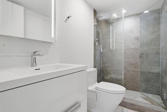 540 Brickell Key Dr 823, Miami, FL 33131