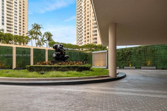 540 Brickell Key Dr 823, Miami, FL 33131
