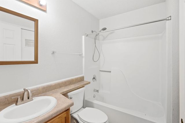 1604 TELLURIDE LN, Columbia, MO 65201