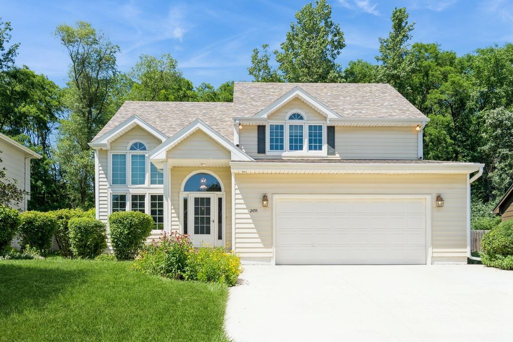 2455 Scenic Valley Drive, West Des Moines, IA 50265