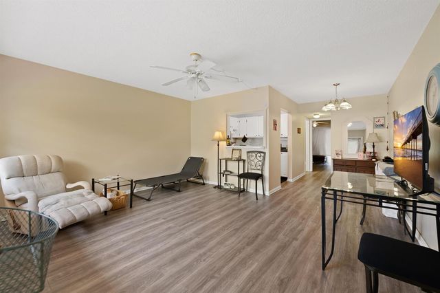 170 Canterbury H, West Palm Beach, FL 33417