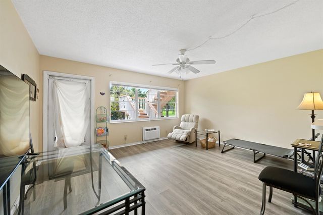 170 Canterbury H, West Palm Beach, FL 33417