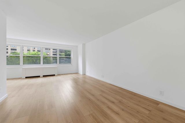 150 W End Ave Apt 4K, New York City, NY 10023