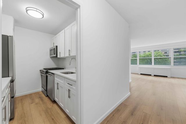 150 W End Ave Apt 4K, New York City, NY 10023
