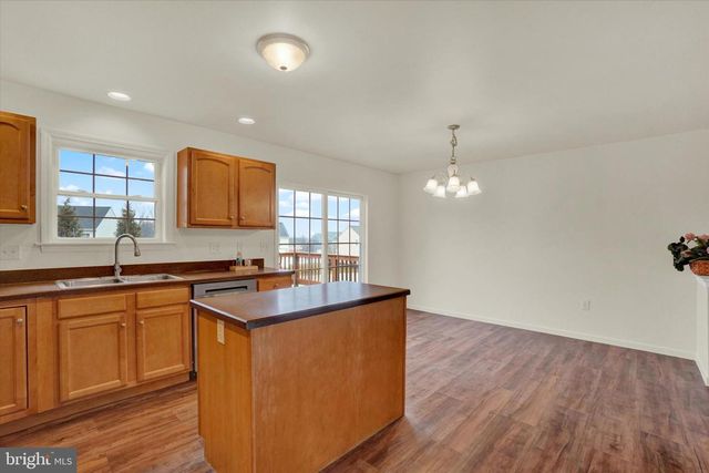 155 AUSTIN DR, Mount Wolf, PA 17347