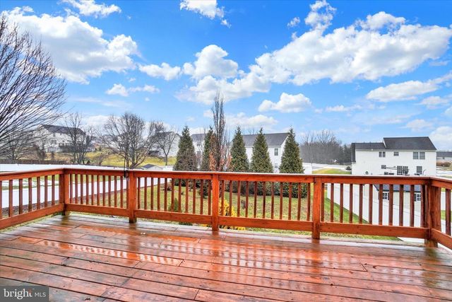 155 AUSTIN DR, Mount Wolf, PA 17347