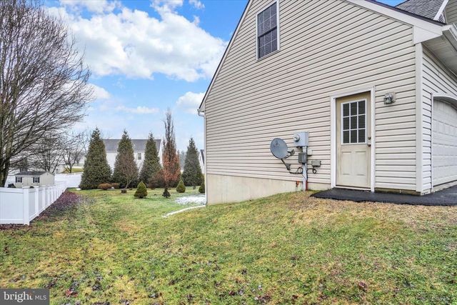 155 AUSTIN DR, Mount Wolf, PA 17347