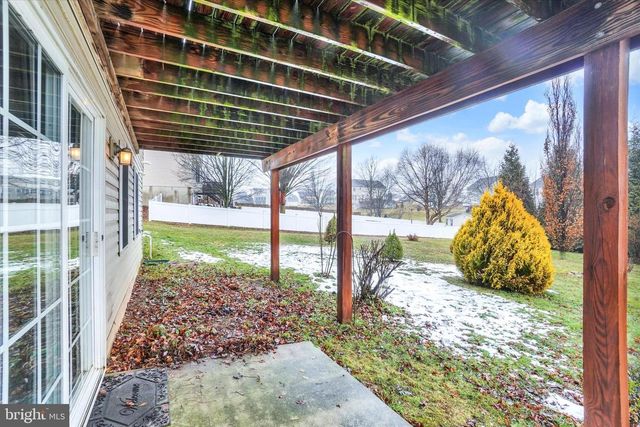 155 AUSTIN DR, Mount Wolf, PA 17347