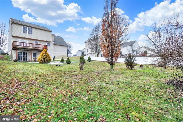 155 AUSTIN DR, Mount Wolf, PA 17347