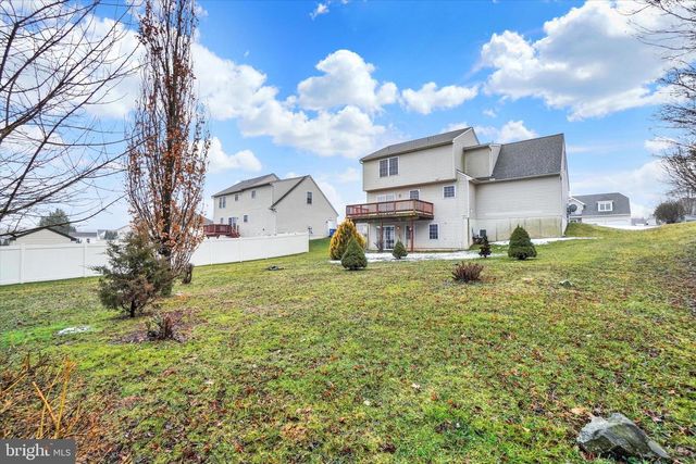 155 AUSTIN DR, Mount Wolf, PA 17347
