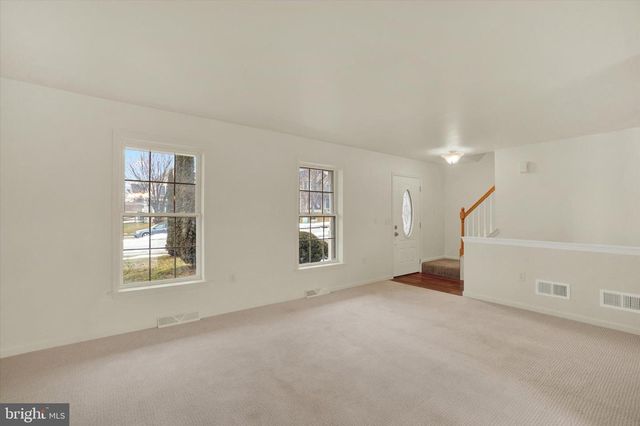 155 AUSTIN DR, Mount Wolf, PA 17347