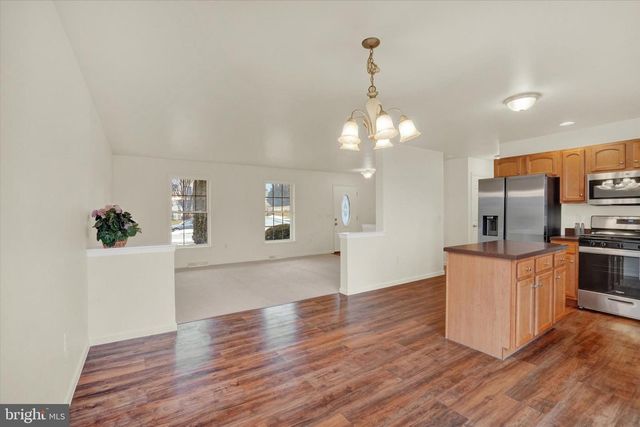 155 AUSTIN DR, Mount Wolf, PA 17347