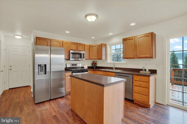 155 AUSTIN DR, Mount Wolf, PA 17347